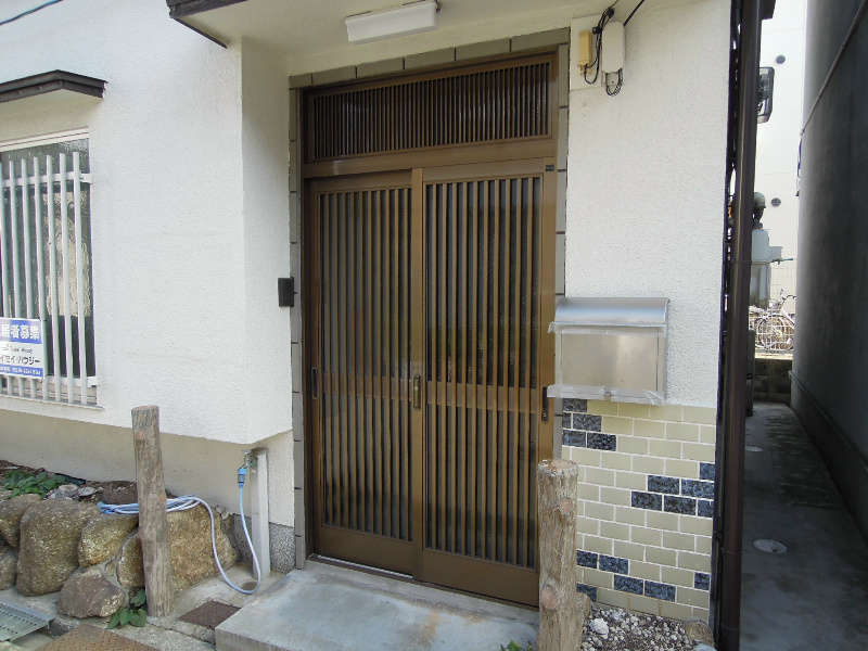 明橋貸家 玄関