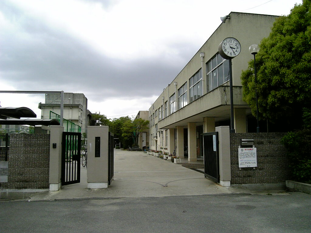 グランドゥール 八尾市立大正中学校