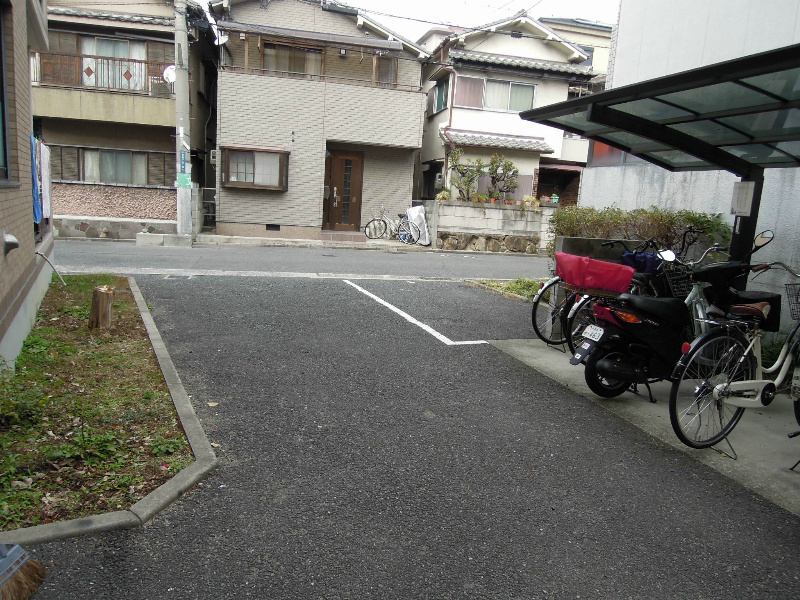 ピュアライフ太子堂 駐車場