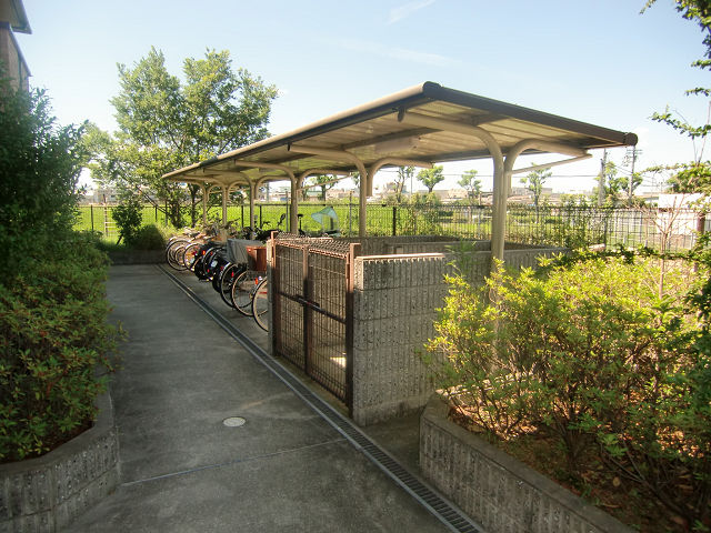 セジュール八尾南 駐輪場