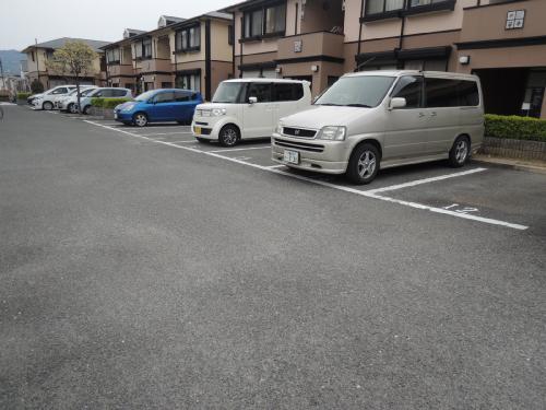 サンビレッジ八尾 駐車場