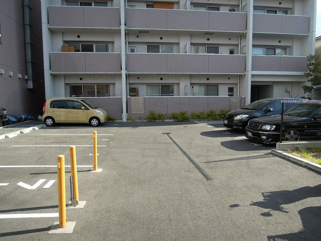 ユンヌファシリテ 駐車場