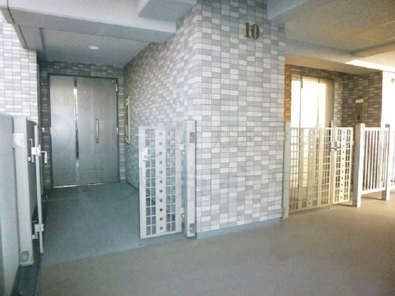エスリード八尾本町 玄関