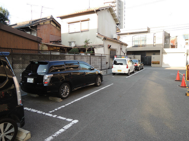 ヴァンテアン東本町 駐車場