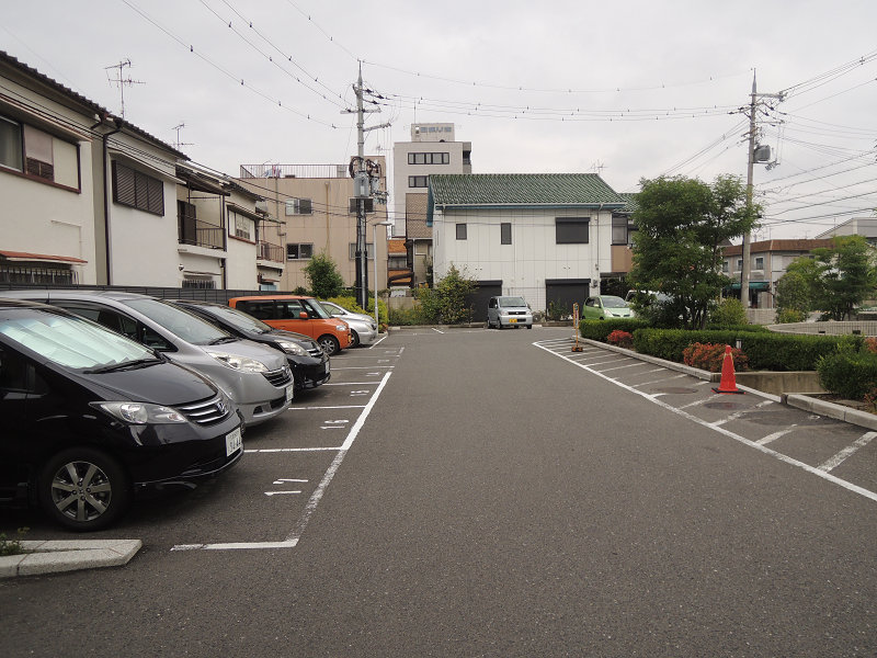 グラシア久宝園 駐車場