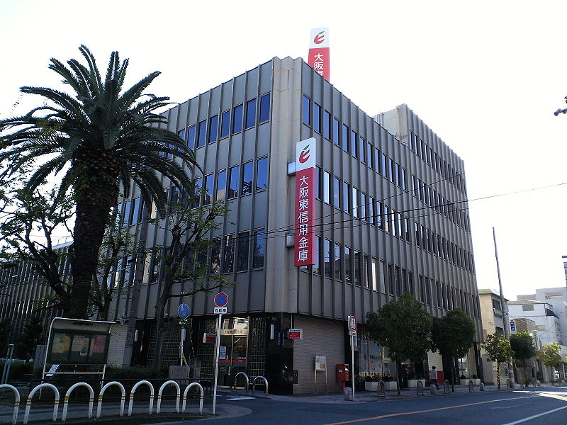 クリスタル美園 銀行