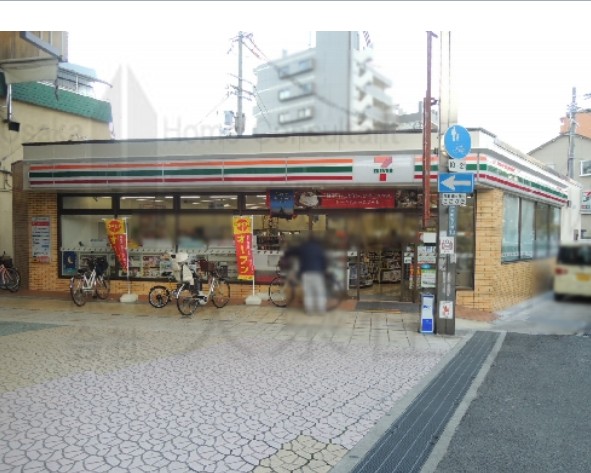 ヒルズ八尾本町 コンビ二