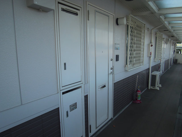 エトワールヴィル-R八尾植松町 玄関
