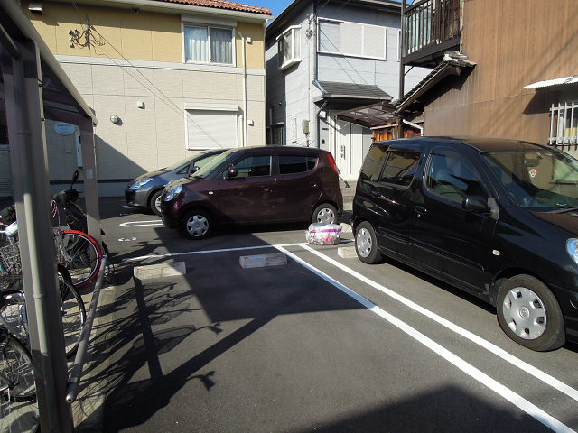 グランディール 駐車場