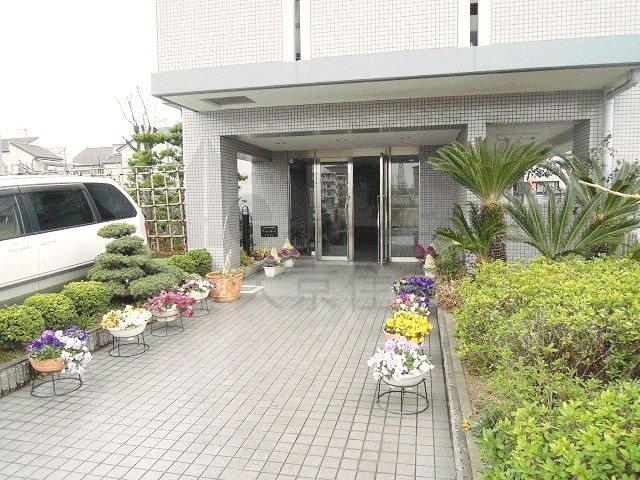 コルティーレ緑ヶ丘 エントランス