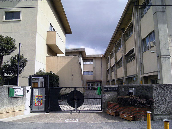 ラポール山賀 小学校