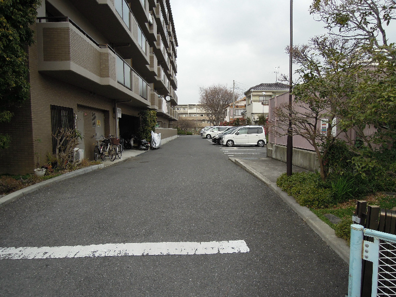 ヴェルデコート高安 駐車場