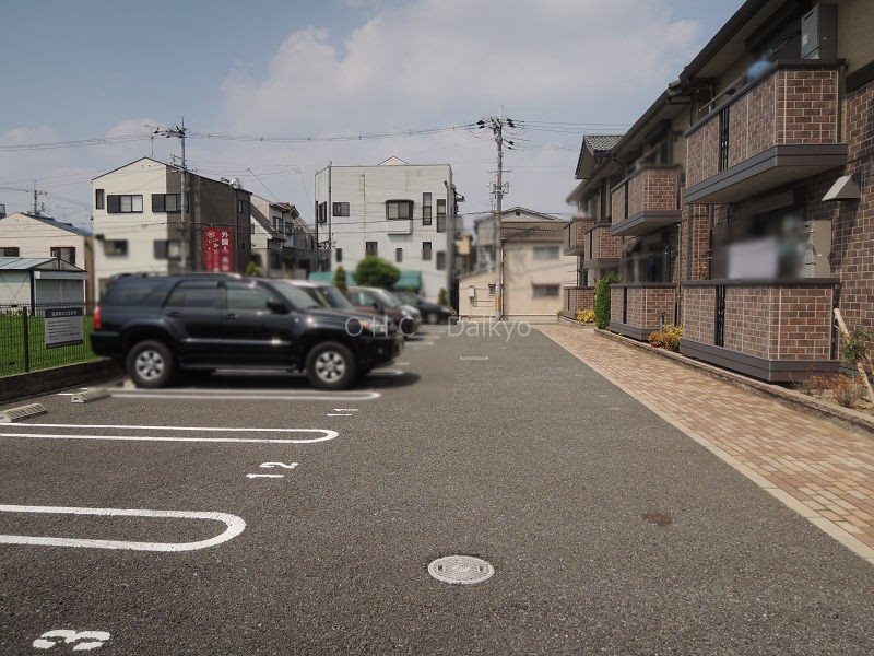 ソレアードピネ 駐車場