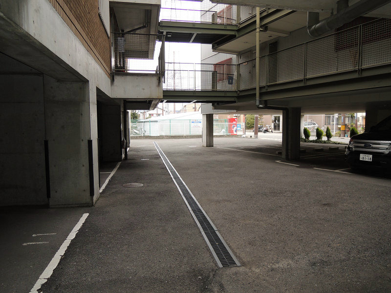 ルデラ若草通り25番地 駐車場