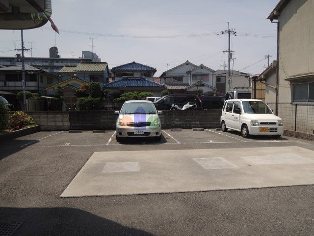ジュネス高安 駐車場