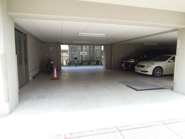 イーストナガレ 駐車場