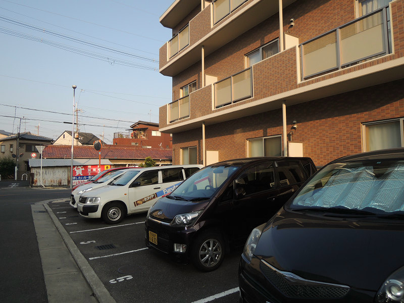 アドラーブルコート 駐車場
