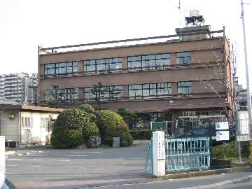 アドラーブルコート 役所