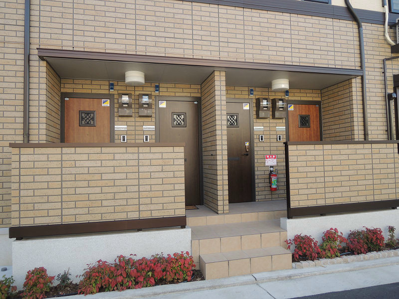 プレミール東本町 玄関