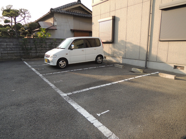エミネンス山本 駐車場