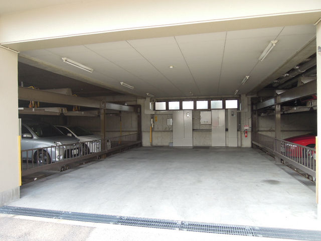エクセレントコート八尾駅前 駐車場