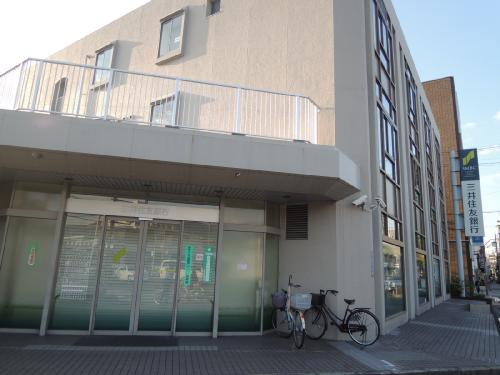 メゾン ド プレミアス 銀行