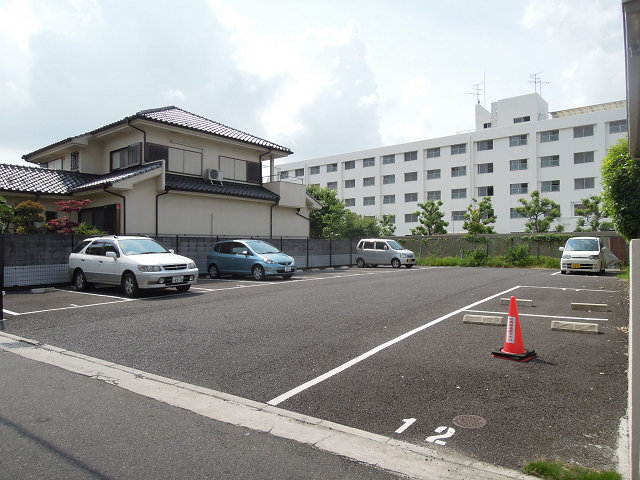 ボージャルダン 駐車場