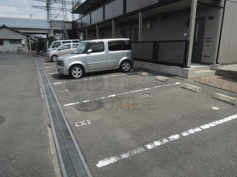 デルニエ・ハイム 駐車場