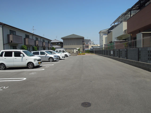 シャルマンカルチェ 駐車場