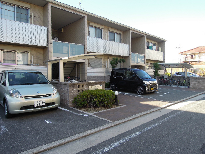 シャーメゾン東太子 駐車場
