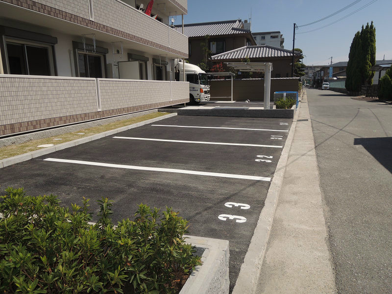 モデスト 駐車場