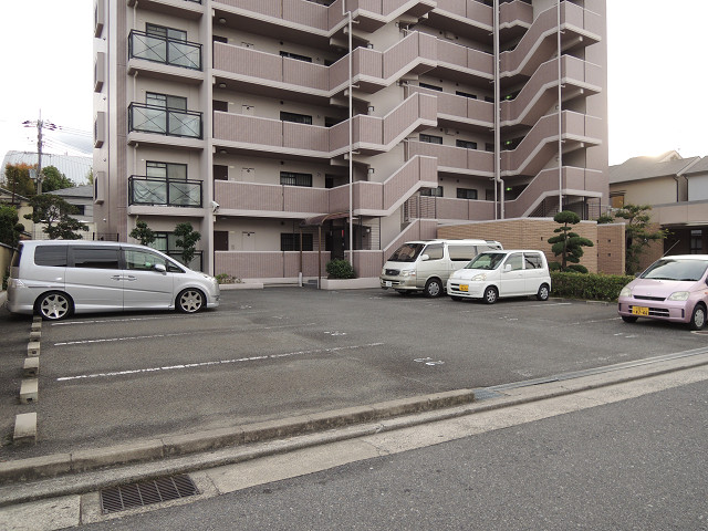 セトン旭 駐車場