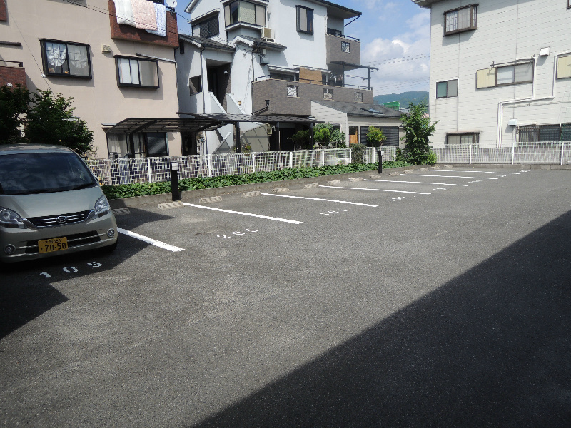 エーデルライフ 駐車場