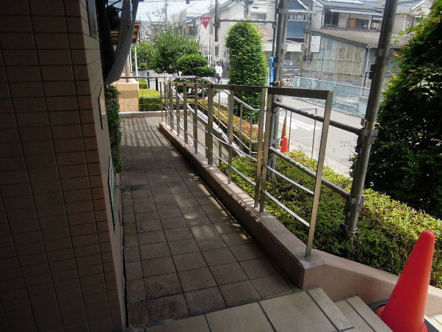 クレセール太子堂 エントランス