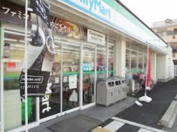 ヴィラ　ウィステリア コンビニ