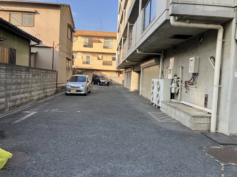 シャトーレーヌ 駐車場