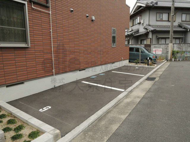 ハイツ赤坂 駐車場