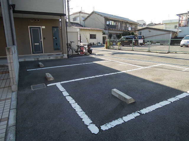 リバーサイド金岡Ⅲ番館 駐車場