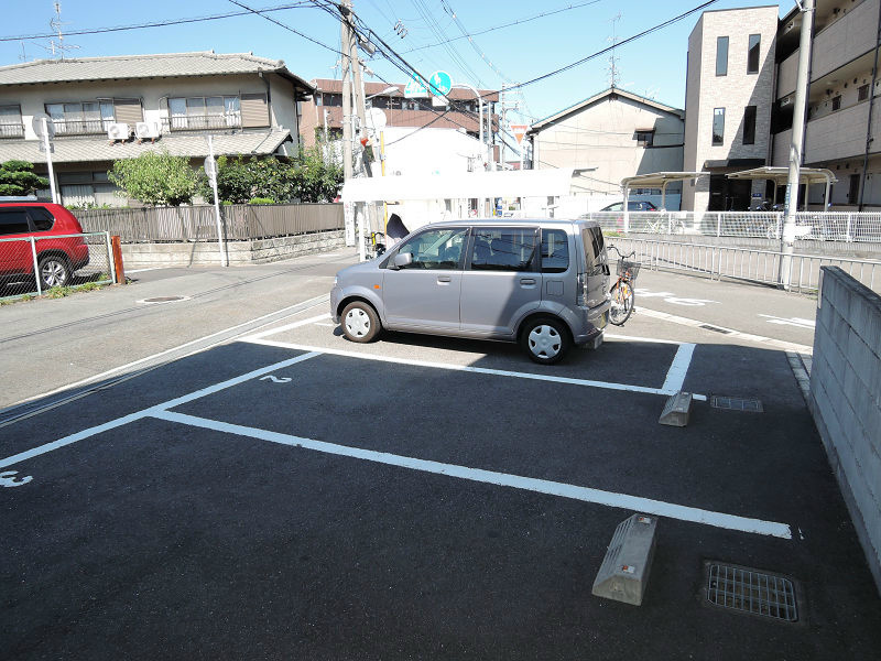 リバーサイド金岡Ⅲ番館 駐車場