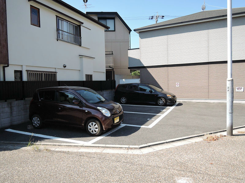 リバーサイド金岡Ⅲ番館 駐車場