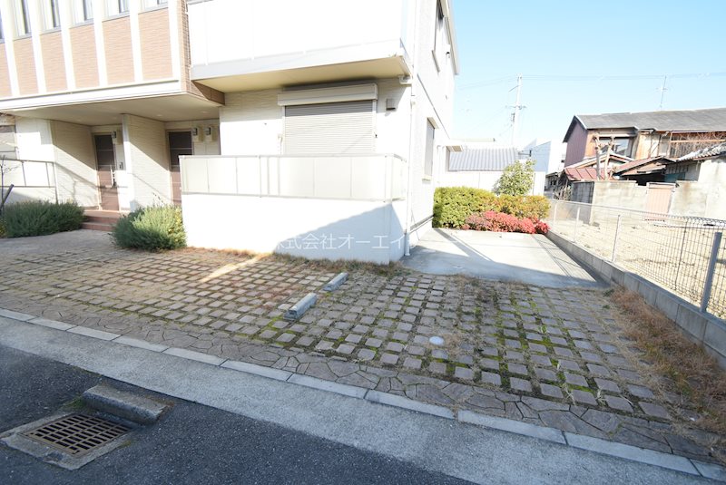 シャーメゾン長瀬 駐車場