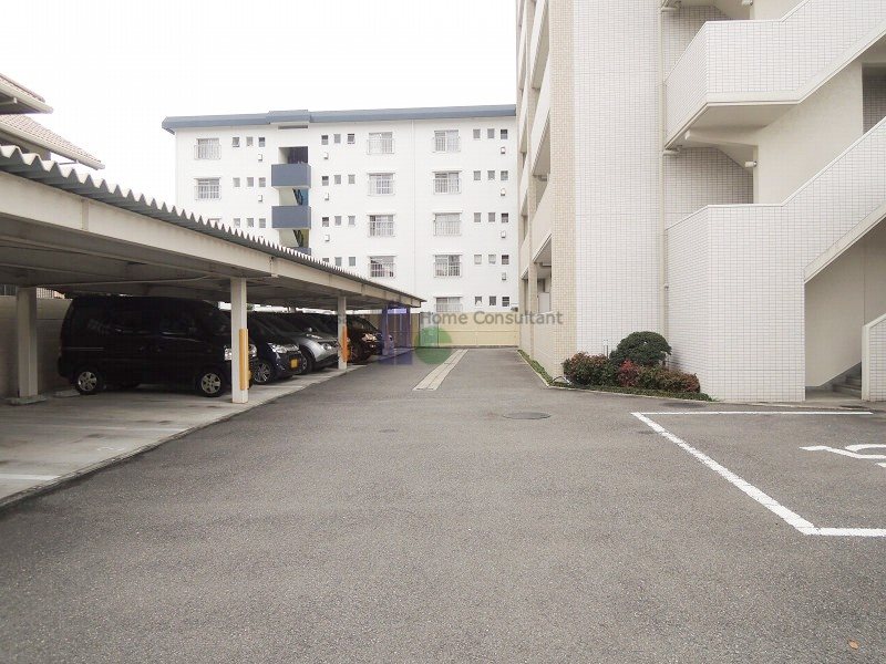 ラ・ポーエあき 駐車場